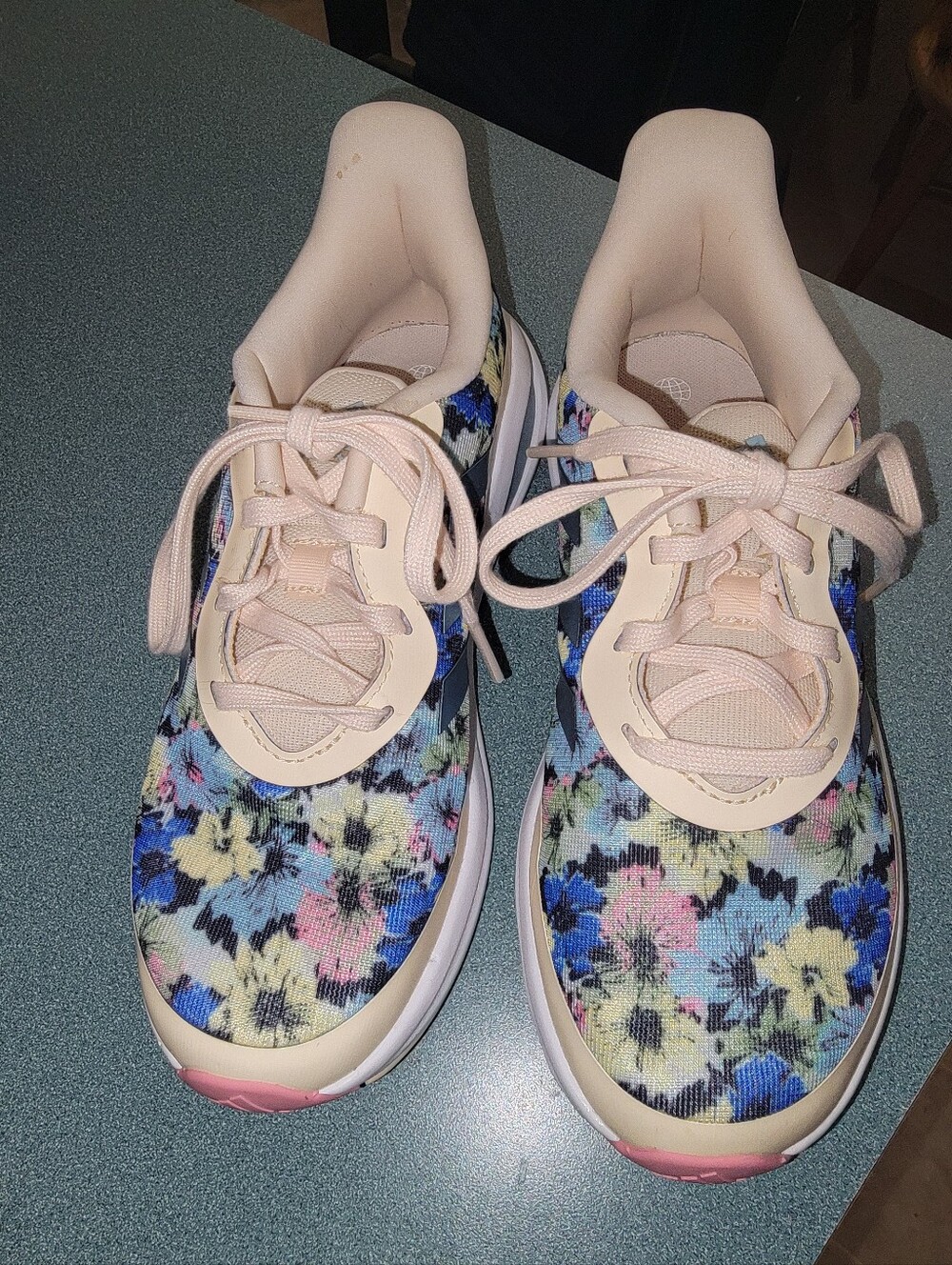Adidas Floral Sneakers Youth 4 / Women’s 5 GV9465